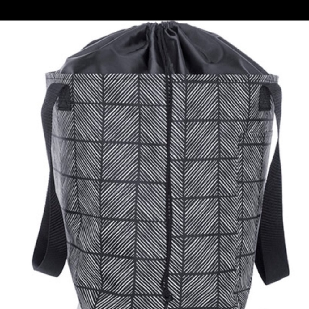 Thirty one large cinch thermal w/ pocket on side